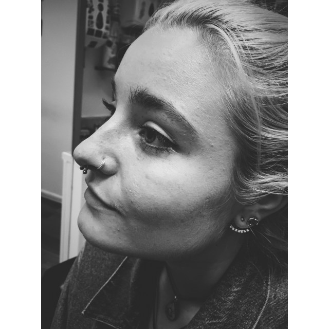 Vilde's Septum Piercing